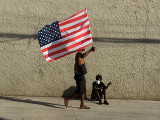As bandeiras estrangeiras em Copacabana