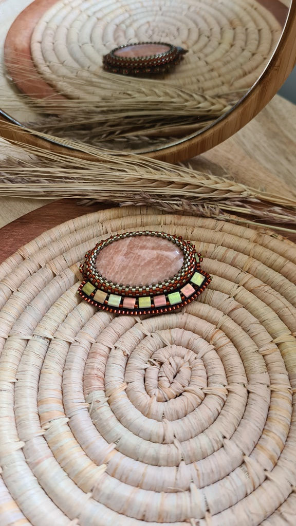 Miniature : Broche Microline sertie de perles à l'aiguille par V.Lafaurie Créations