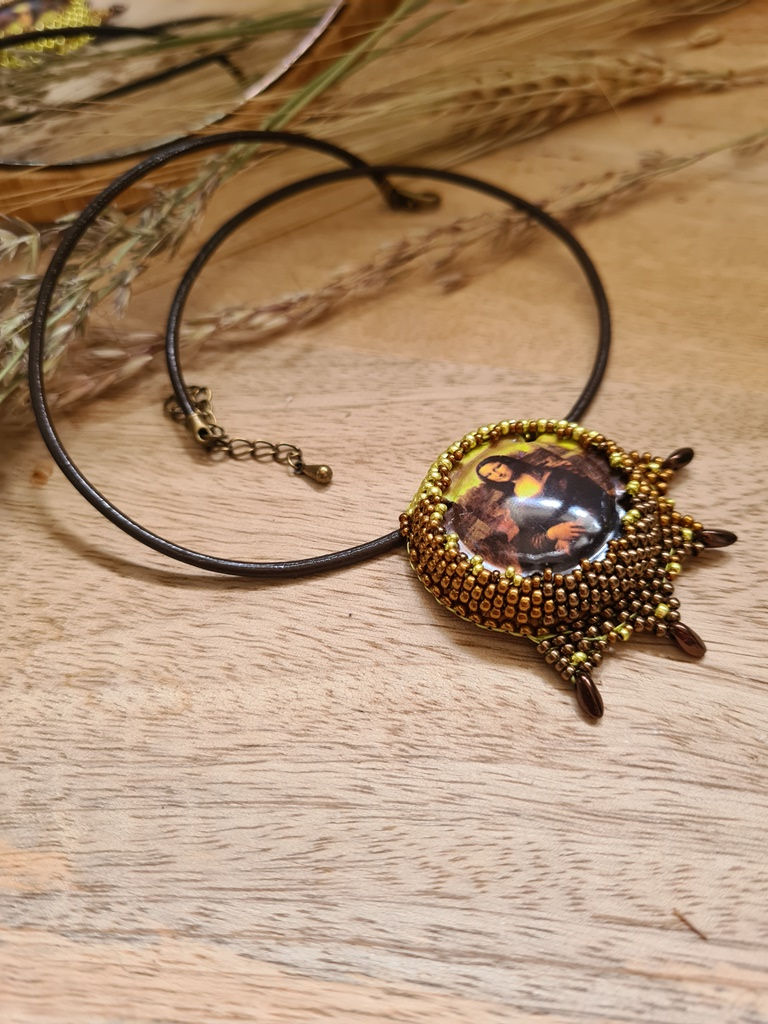 Miniature : Collier champagne avec plaque de Muselet brodée et tissée de perles à l'aiguille sur liège par V.Lafaurie Créations