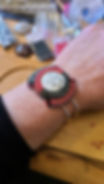 Bracelet ajustable avec Capsule Crème et noir, tissage et broderie de perles rouges, noires et argentées