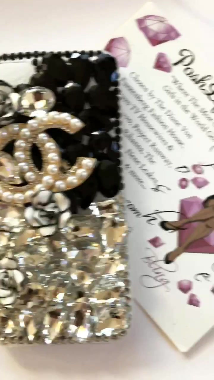 Thumbnail: Fifth Avenue Couture Crystal Cell Phone Case