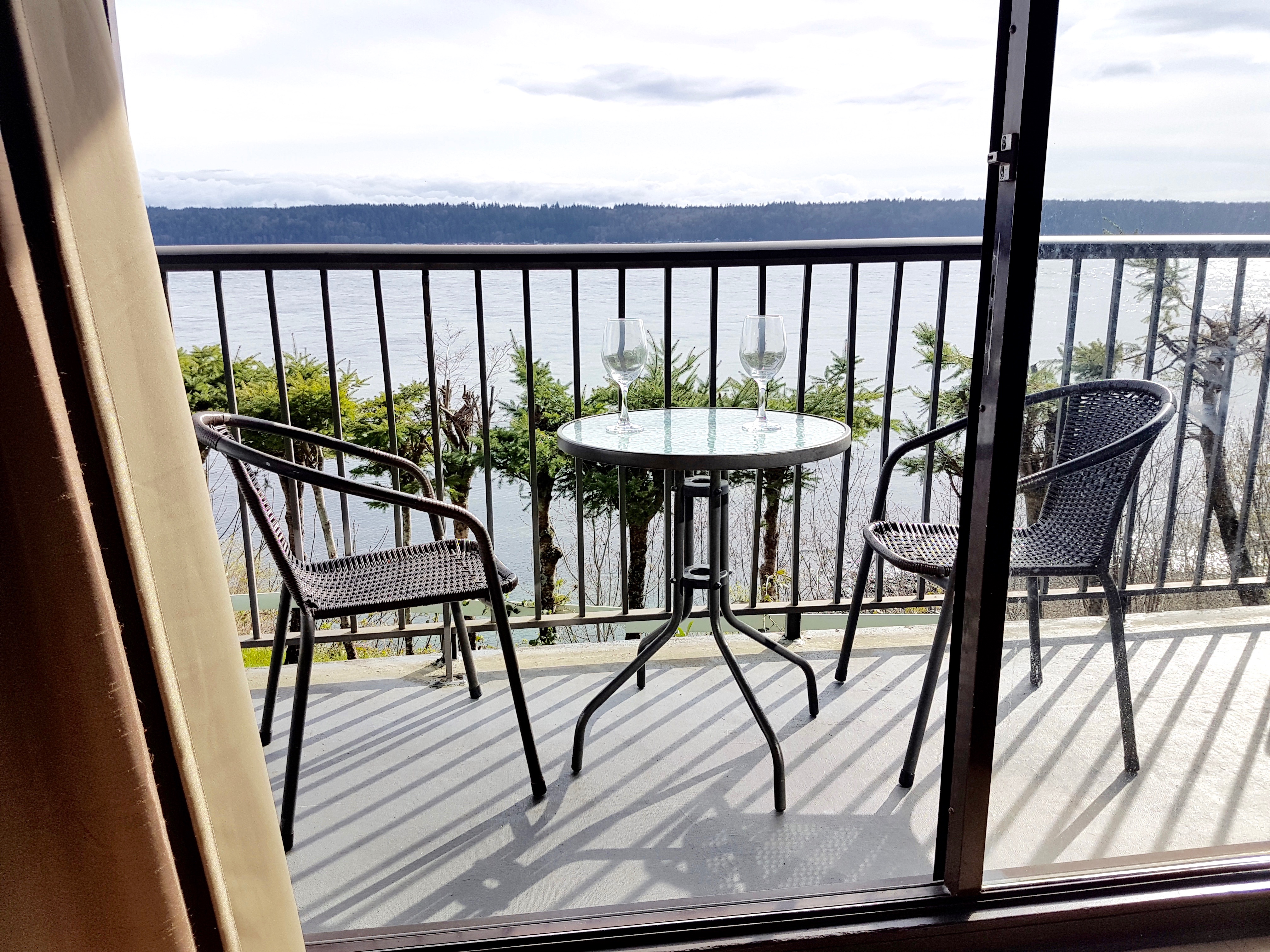 Above Tide Motel - GALLERY