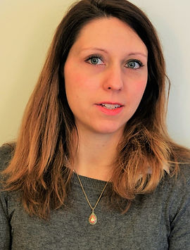 Portrait d’Anne-Sophie Glover-Bondeau, thérapeute en TCC proposant des consultations en visioconsultation