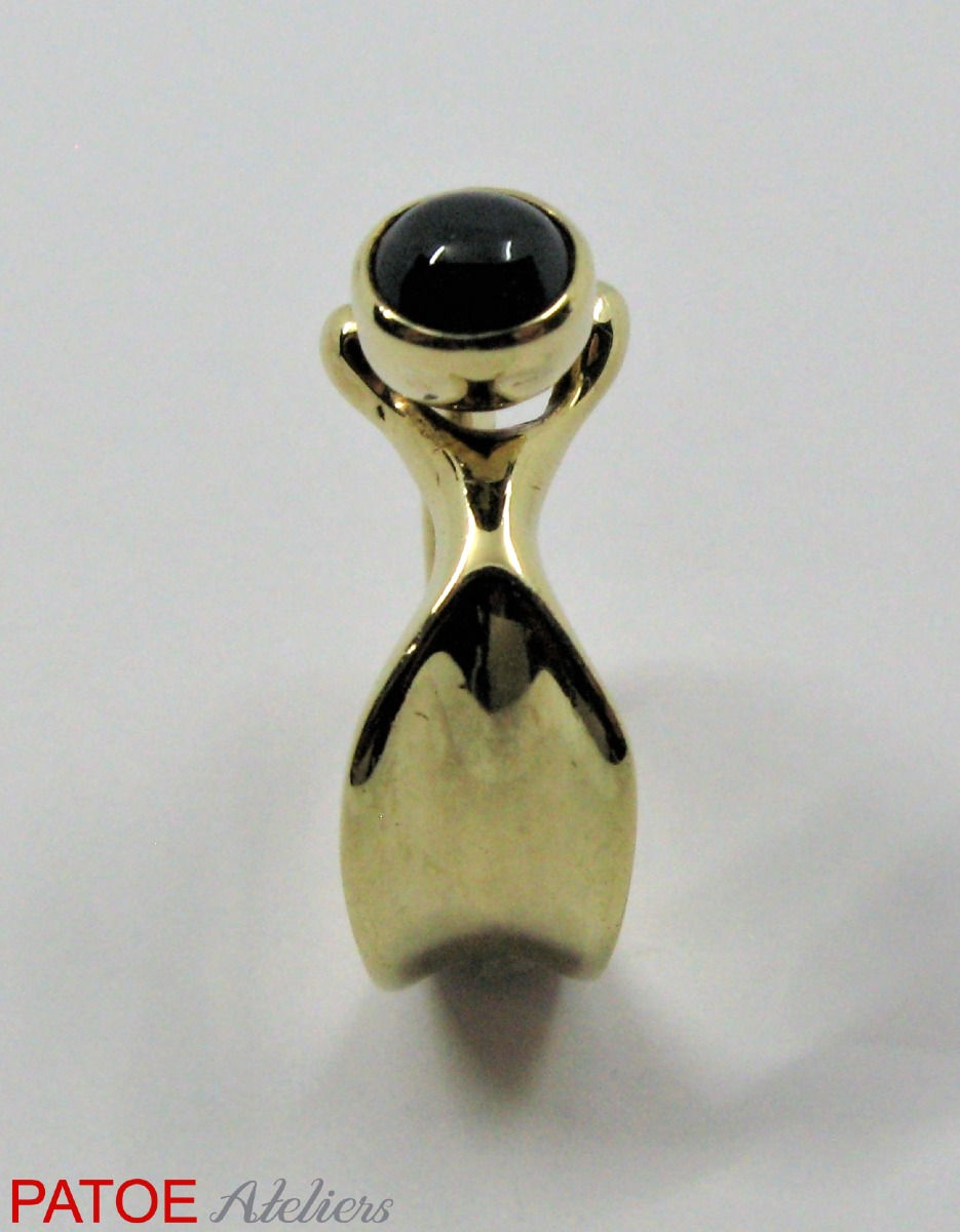 Thumbnail: Ring met saffier
