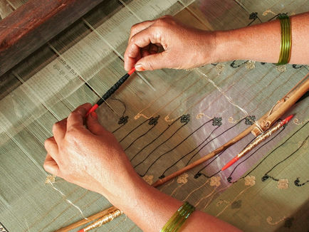 Handloom Sarees Market Size and Key Segment Forecast 2025–2032