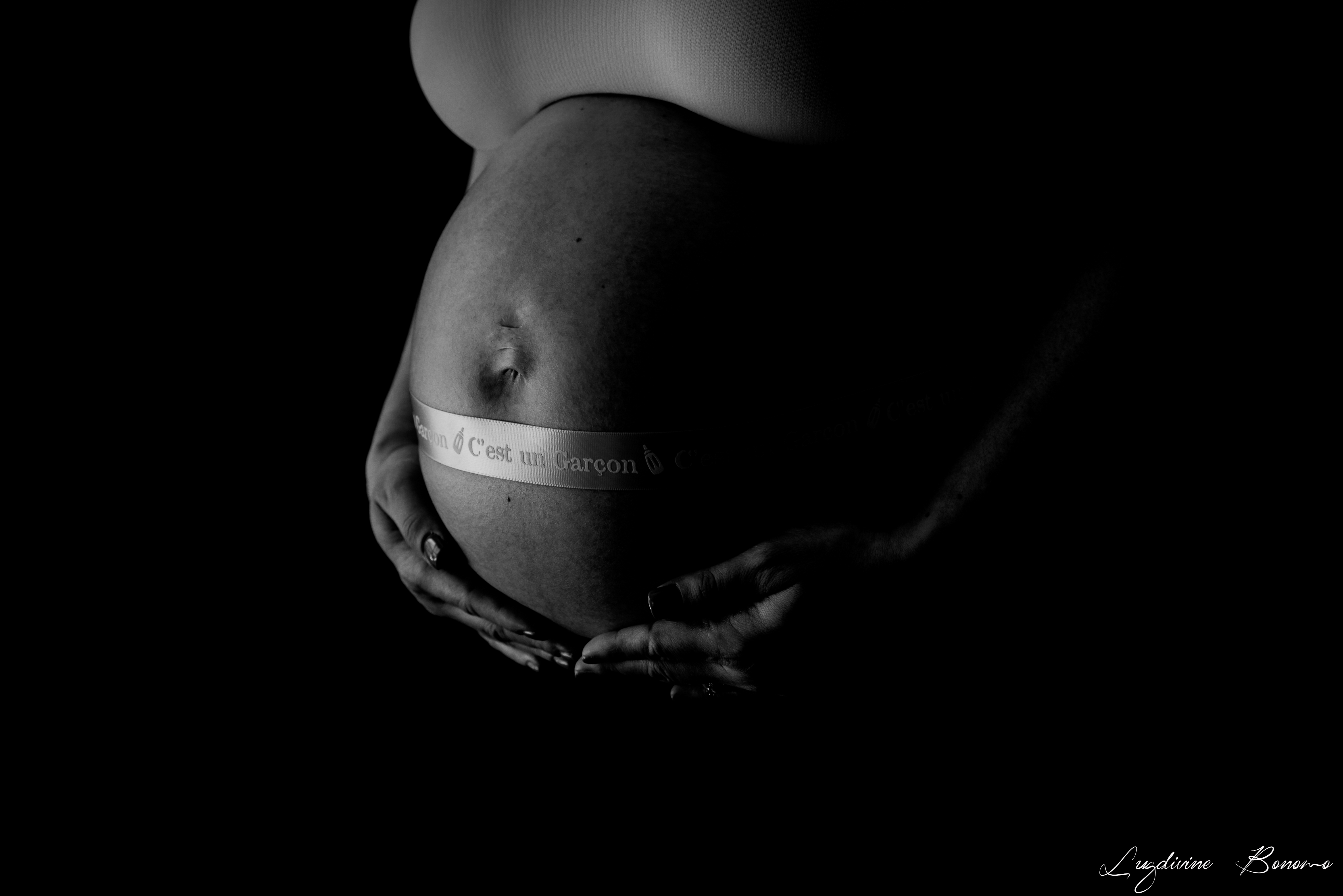 ventre grossesse avec ruban