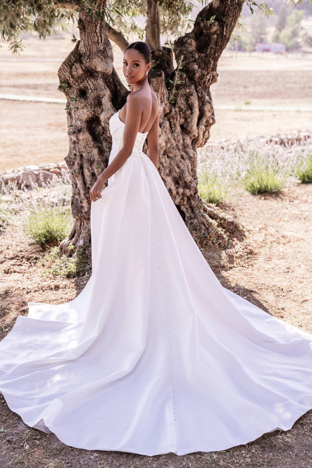 Thumbnail: Allure Romance R3608