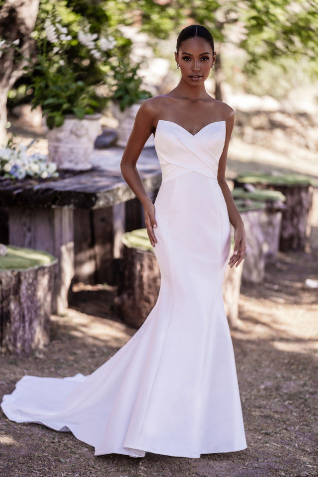Thumbnail: Allure Romance R3608