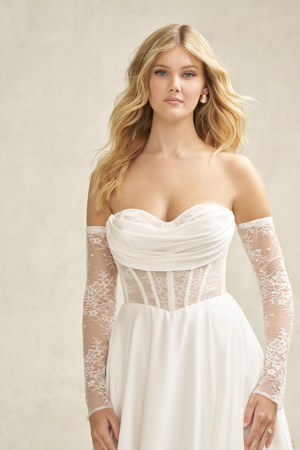 Thumbnail: Allure Romance R3913