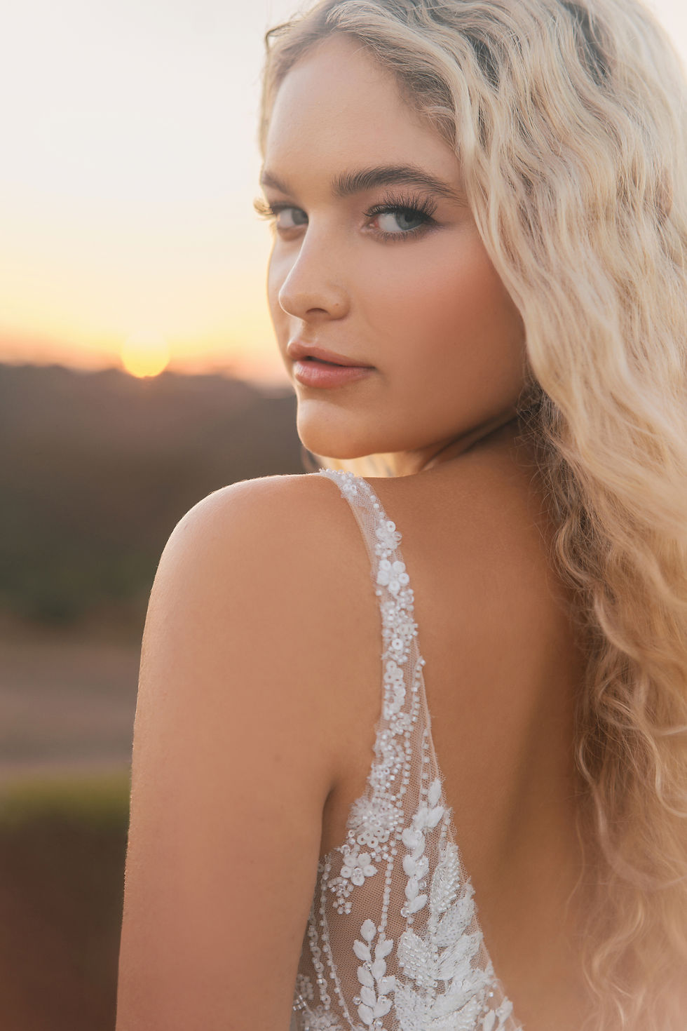 Thumbnail: Allure Romance R3910