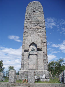 Monumentet som ble bygget til jubileet i 1908.jpeg