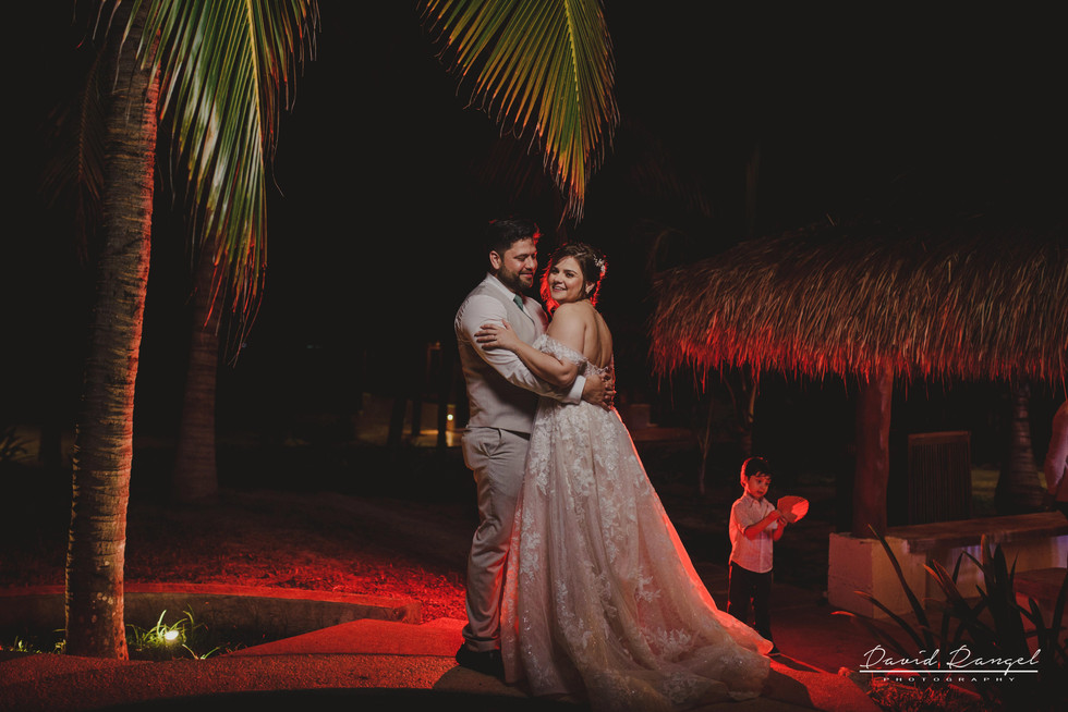 bride+groom+beach+session+happy+love+couple+celebration+wedding+photo+beach+caribean+sea+photographer+david+rangel+dress+suit+villa+chenera+main+entrance+reception+kiss+back+light