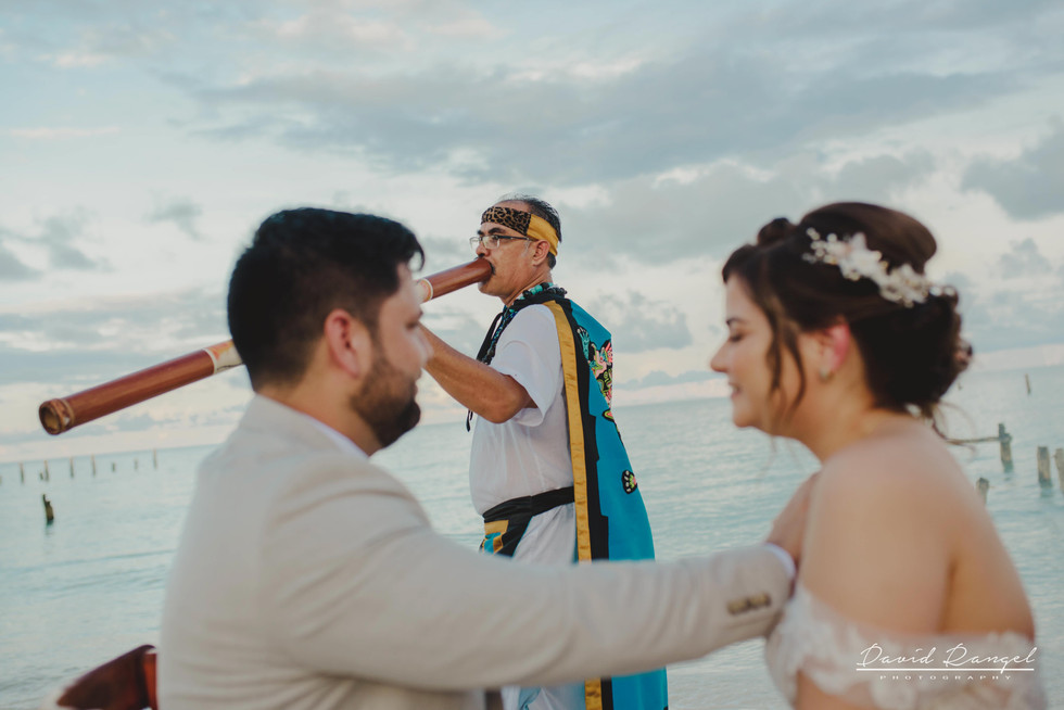 groom+bride+wedding+ceremony+dress+villa+chenera+isla+blanca+costa+mujeres+garden+beach+chaman+traditional+mayan+wedding
