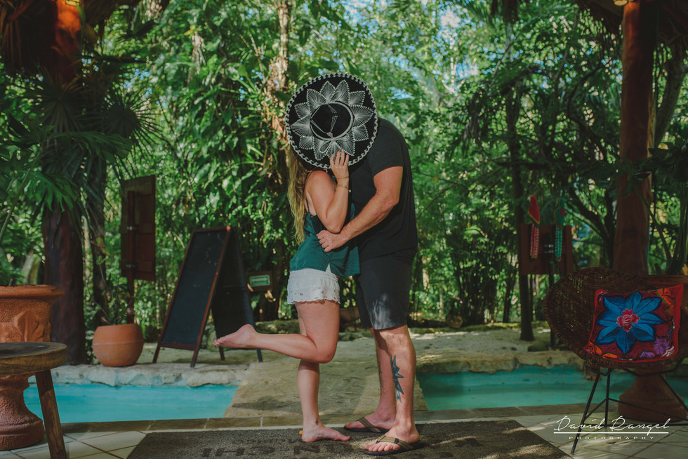 cenote+couple+engagement+session+marriage+proposal+love+nature+destination+photographer+photo+mexico+playa+del+carmen+pre+wedding