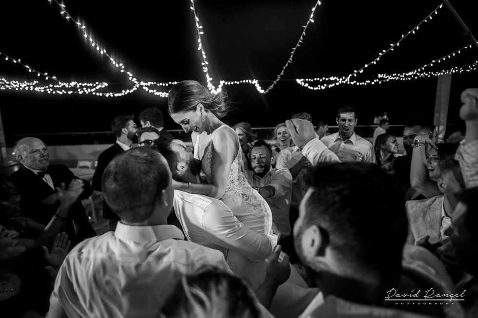 reception+hyatt+ziva+cancun+photo+dance+party+guest+groom+bride