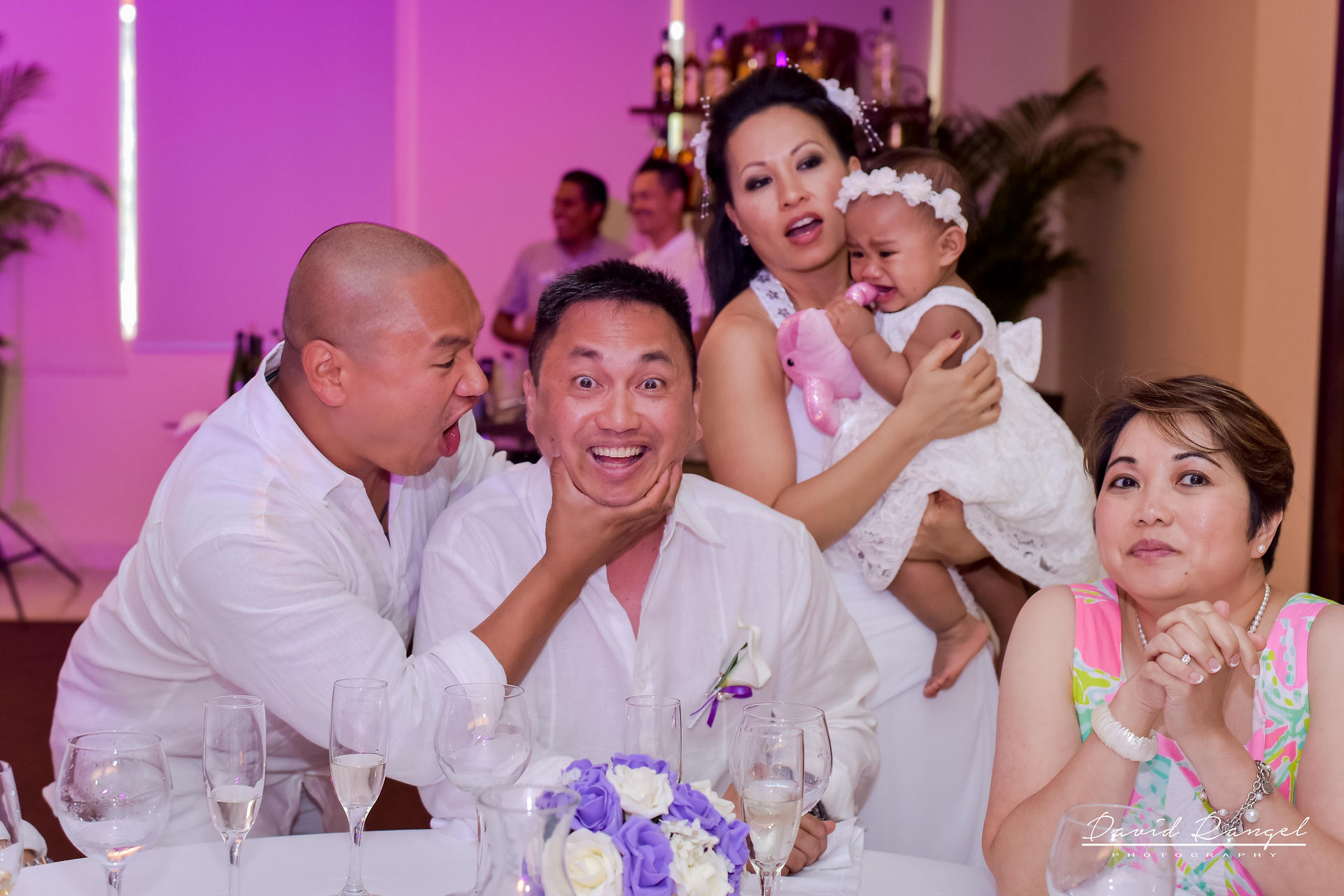 wedding+dinner+happy+guest
