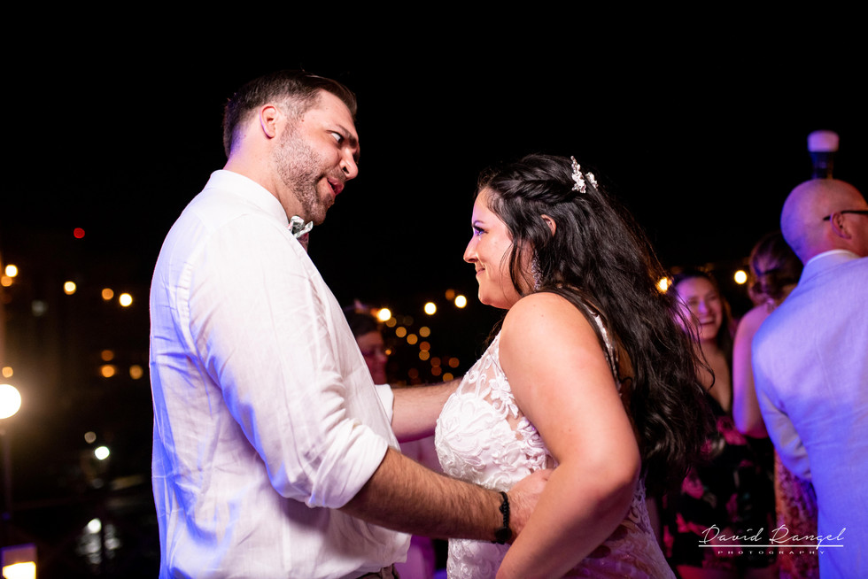 groom+wedding+photo+beach+hyatt+ziva+cancun+photographer+destination+david+rangel+photographymnm+caribean+sea+bride+weddingdress+dress+celebration+couple+reception+dance+party+group+family