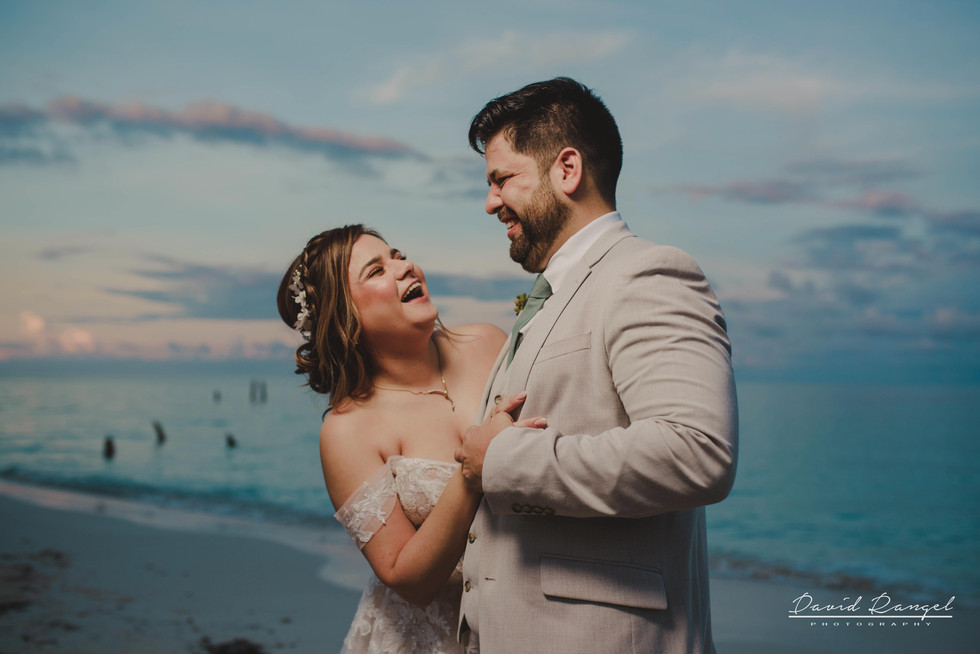 bride+groom+beach+sunset+session+happy+love+couple+celebration+wedding+photo+beach+caribean+sea+photographer+david+rangel+dress+suit+villa+chenera
