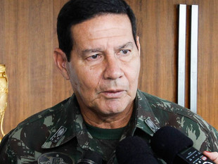 General fala em possibilidade de intervenção militar e é criticado por Forças Armadas