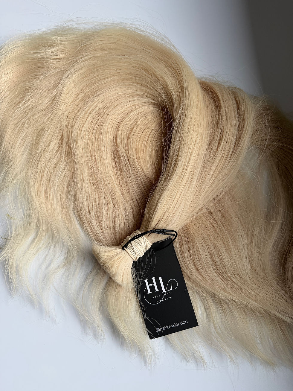 Thumbnail: Premium blonde  wavy 