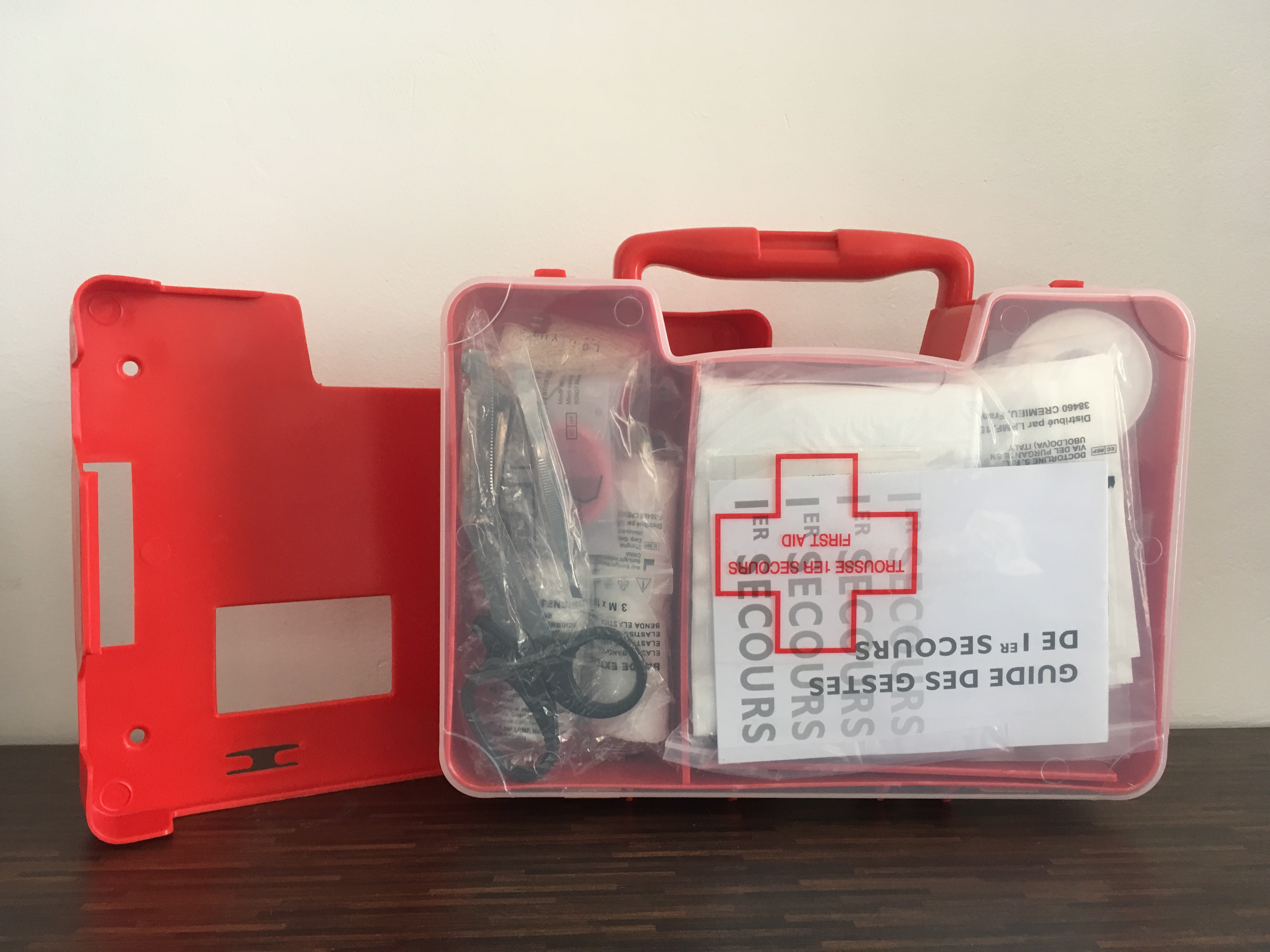 Trousse à Pharmacie rouge rigide - 2 à 5 Personnes