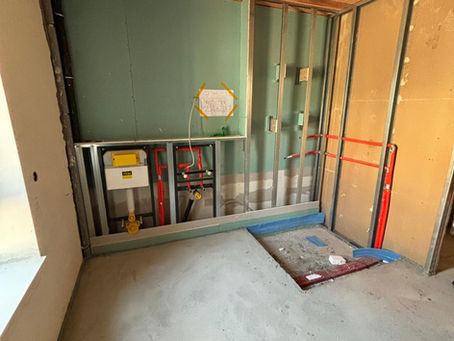 Salbke Quartier 74: das Bauvorhaben schreitet sehr gut voran, Heizung-Sanitär-Rohinstallationen sind verbaut, Rohinstallation Elektro ist erfolgt, Estrich wurde gegossen