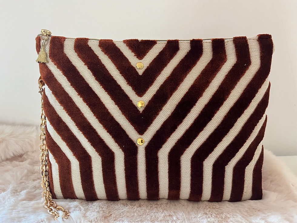pochette "La Chic" - velours marron - vue de face