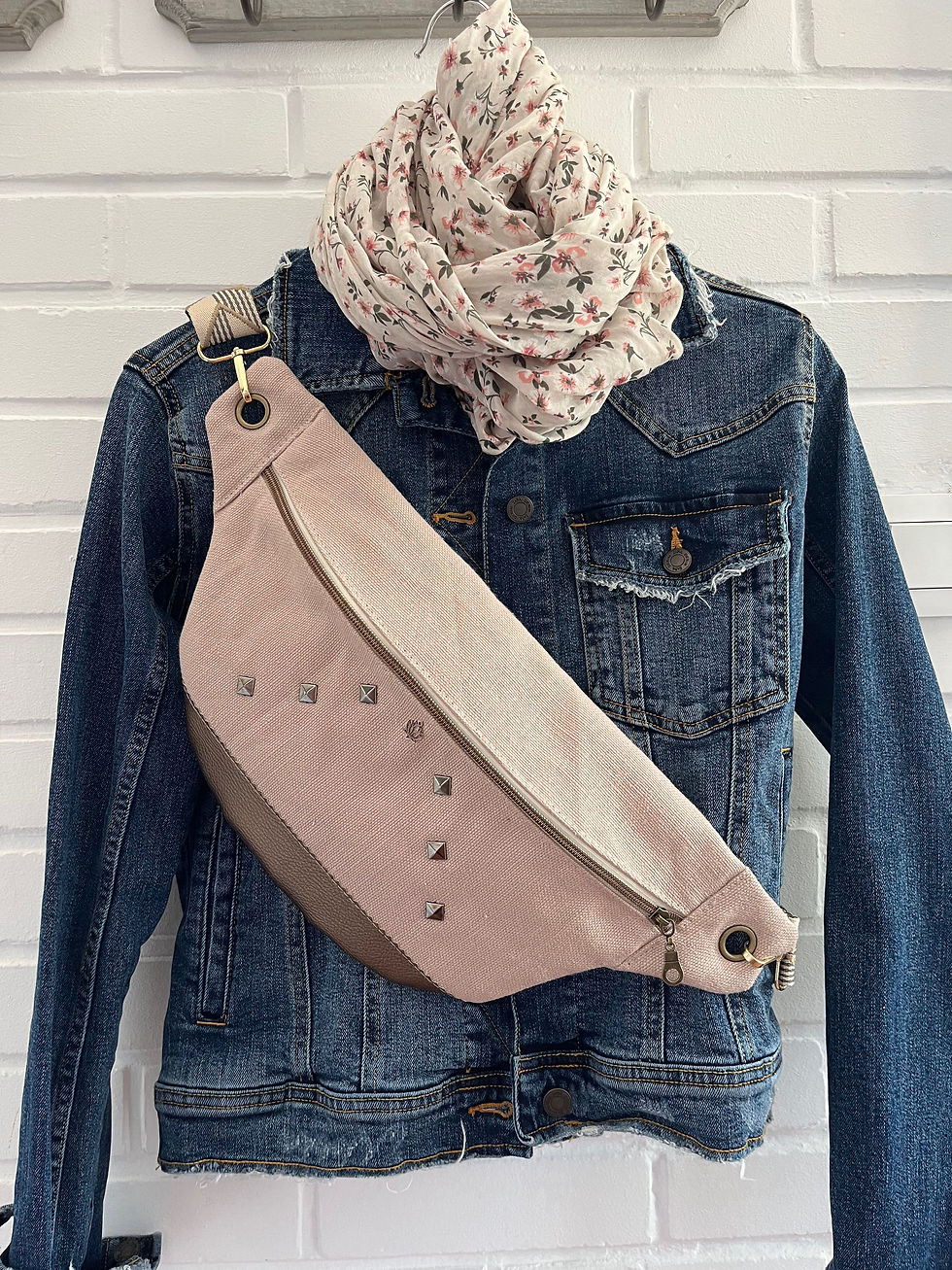 Miniature : SAC BANANE "LA VIE EST BELLE " - LEELOA - VUE PORTE