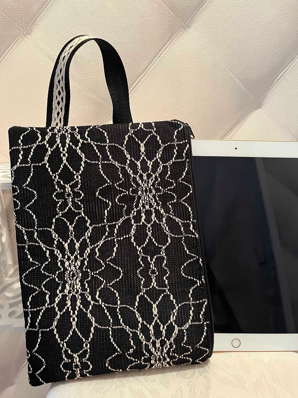 POCHETTE IPAD LEELOA  " FLEUR DE NUIT" VUE DE FACE