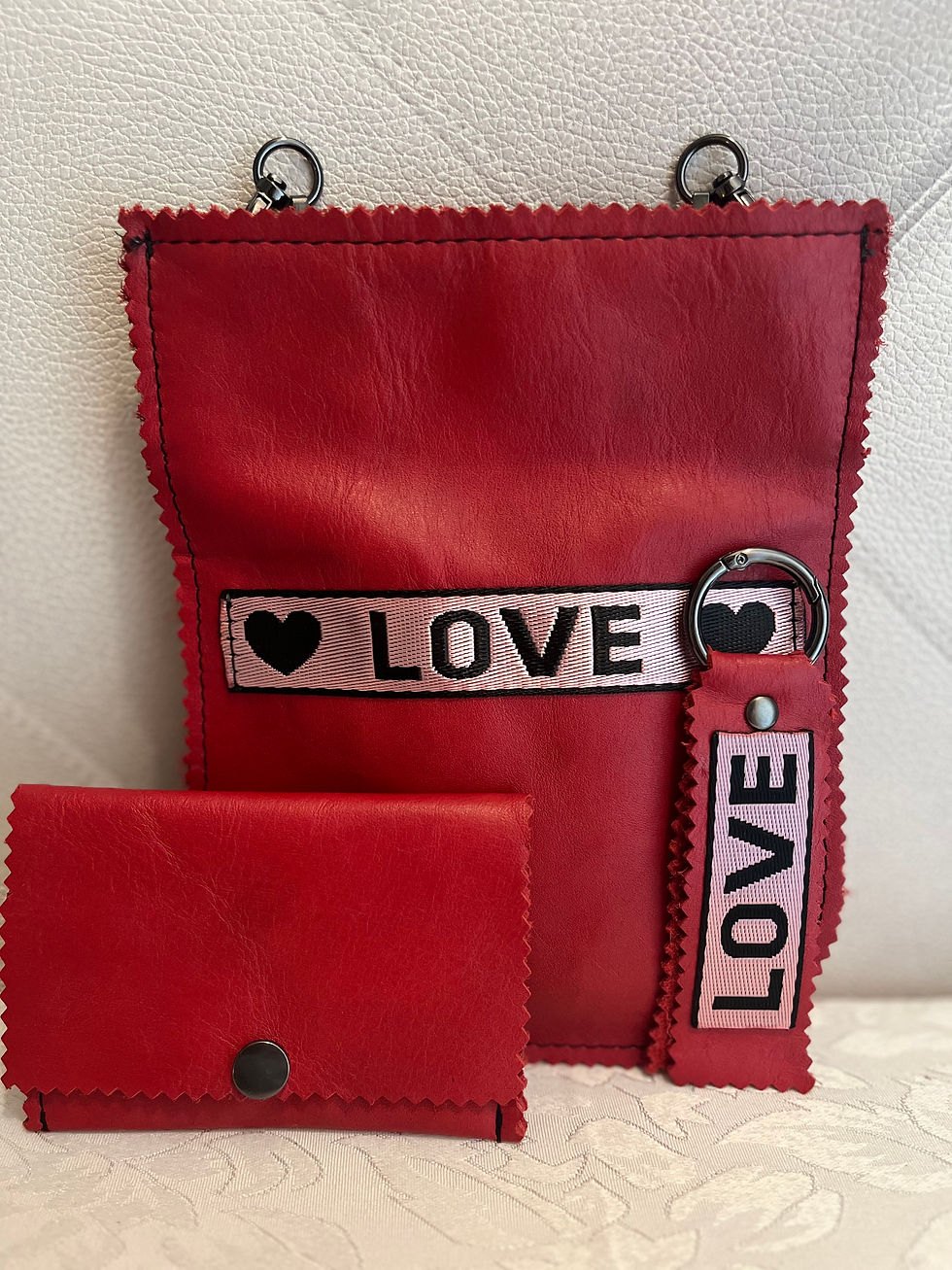 Miniature : POCHETTE ROUGE LOVE - ENSEMBLE - BY LEELOA