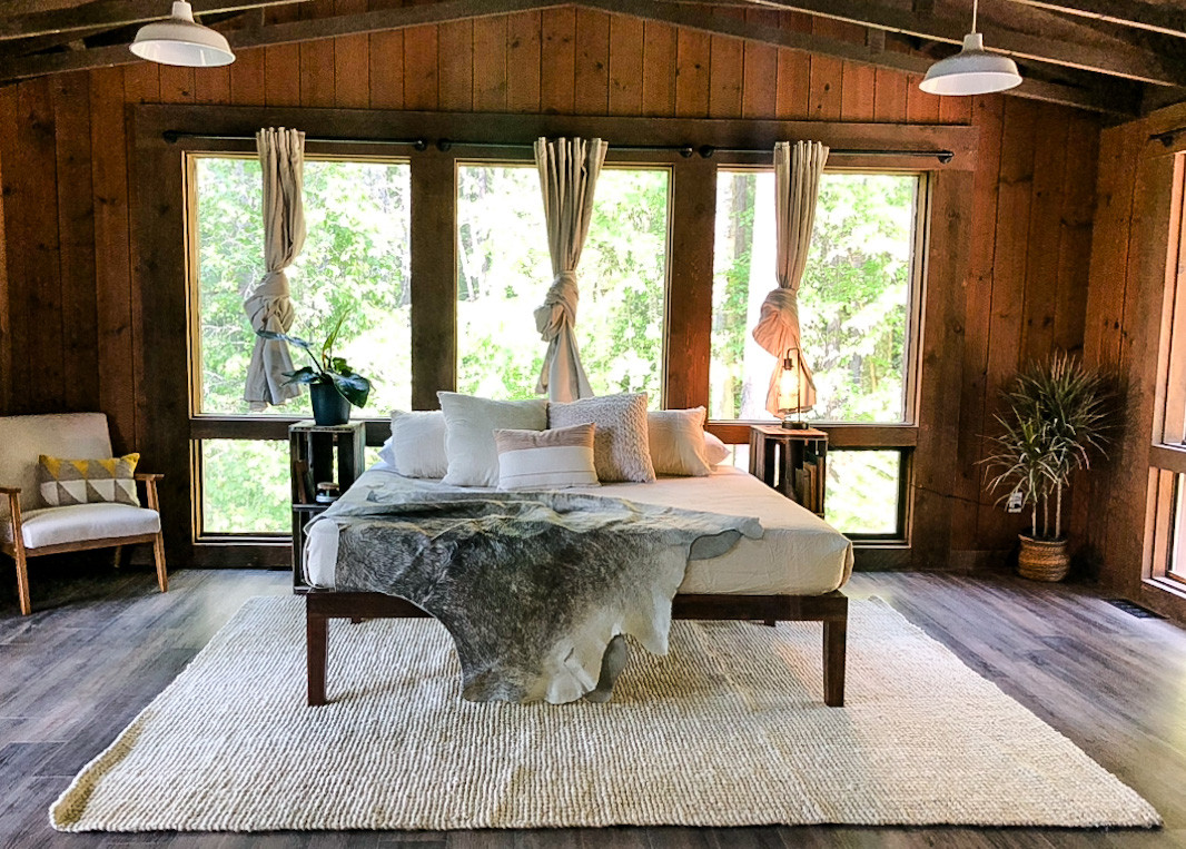 Luxury Honeymoon Suite Cabin Getaway AirBnB Rental In Bonners Ferry