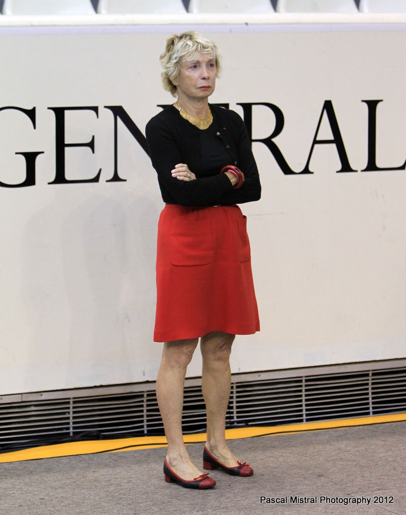 Mme Annie Courtade