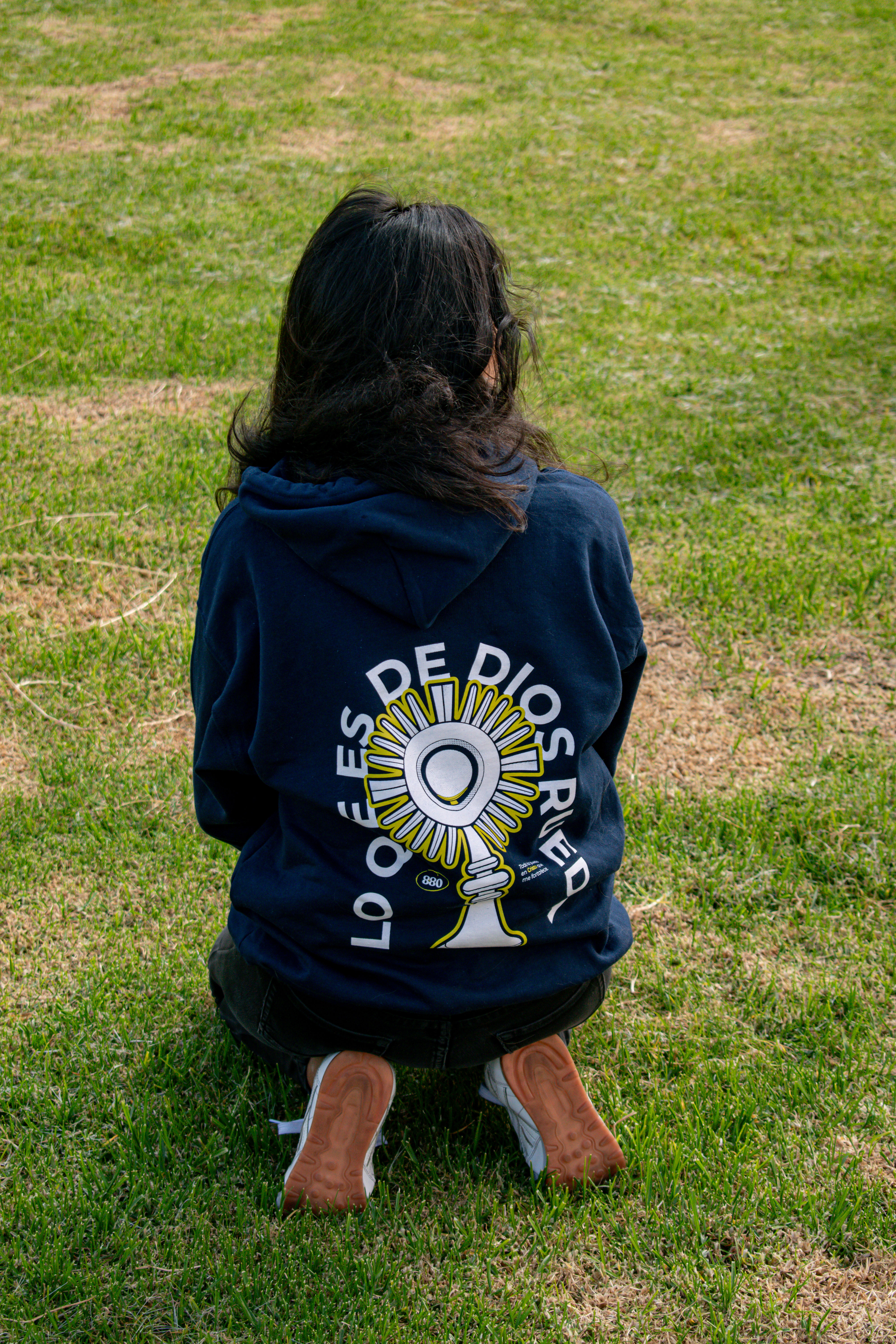 Hoodie Lo que es de Dios rueda