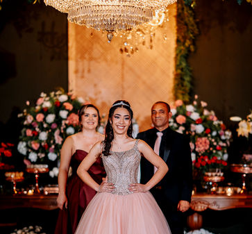 Festa de 15 anos animada no Buffet Napoleão em SBC, cobertura fotográfica profissional Mateus Josan.