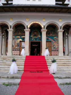 intrare biserica 2.jpg