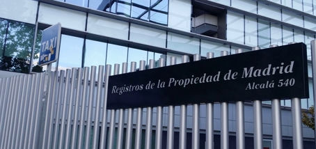 ¿Se puede realizar una compraventa en escritura pública y garantizar un pago aplazado al vendedor?