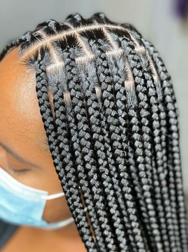 Medium-Size Knotless Braids