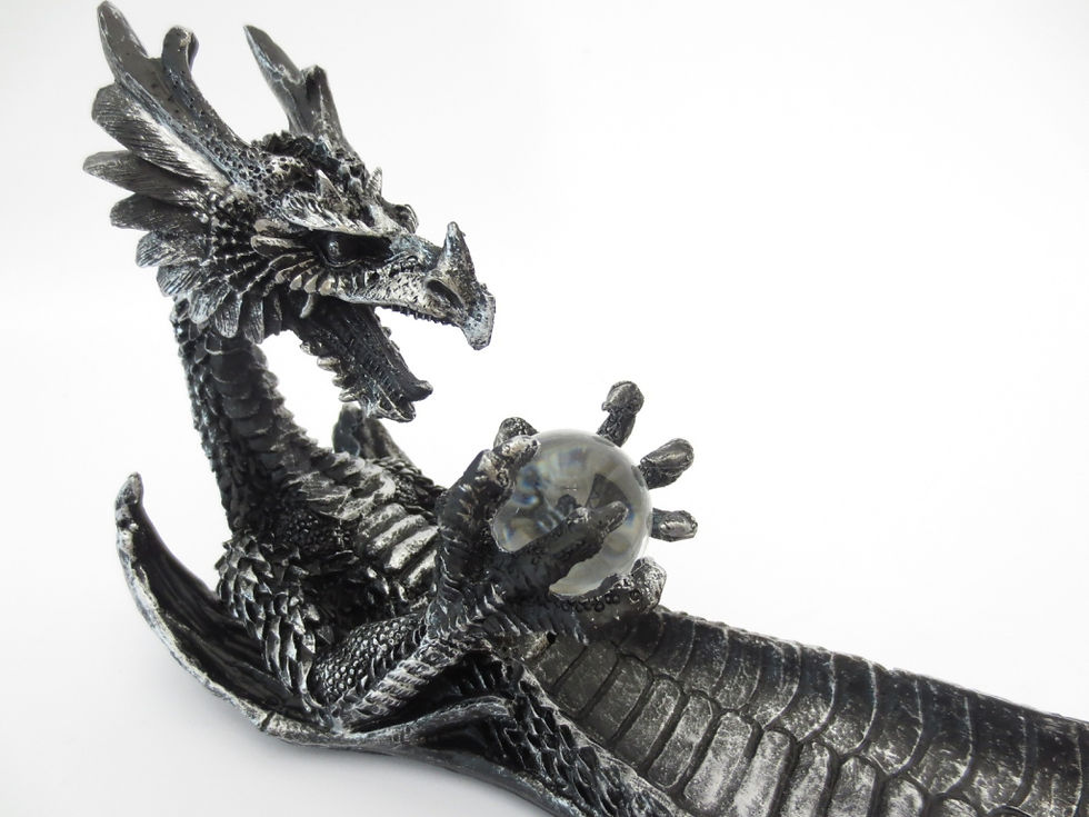 Miniaturbild: Silberdrachen mit Kristallkugel