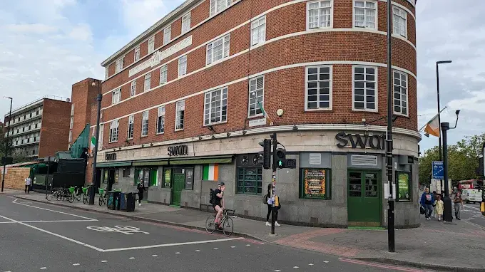 The Swan - Aventuras Juvenis em Londres -Preconceitos, Corrupção, África e Brasil