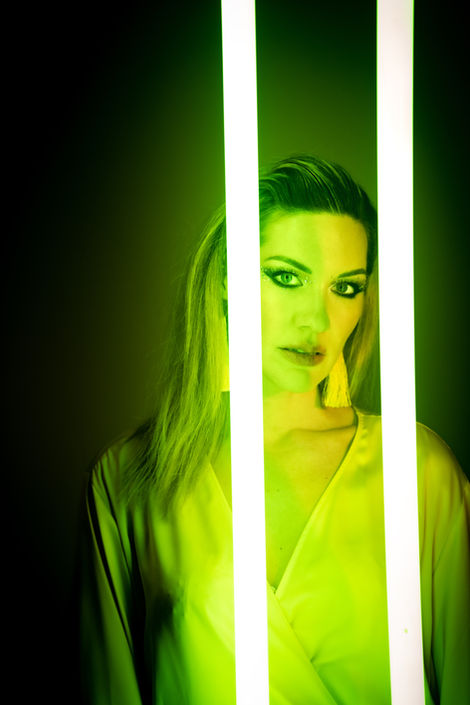 Nyna with yellow-Lights