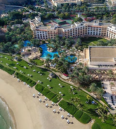 4 day luxury Oman tour package 5 star hotels and private chauffeur