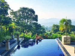 I can’t swim so I sat on the edge 🙄 #literally #srilanka #travel #cantswim #views #poolviews