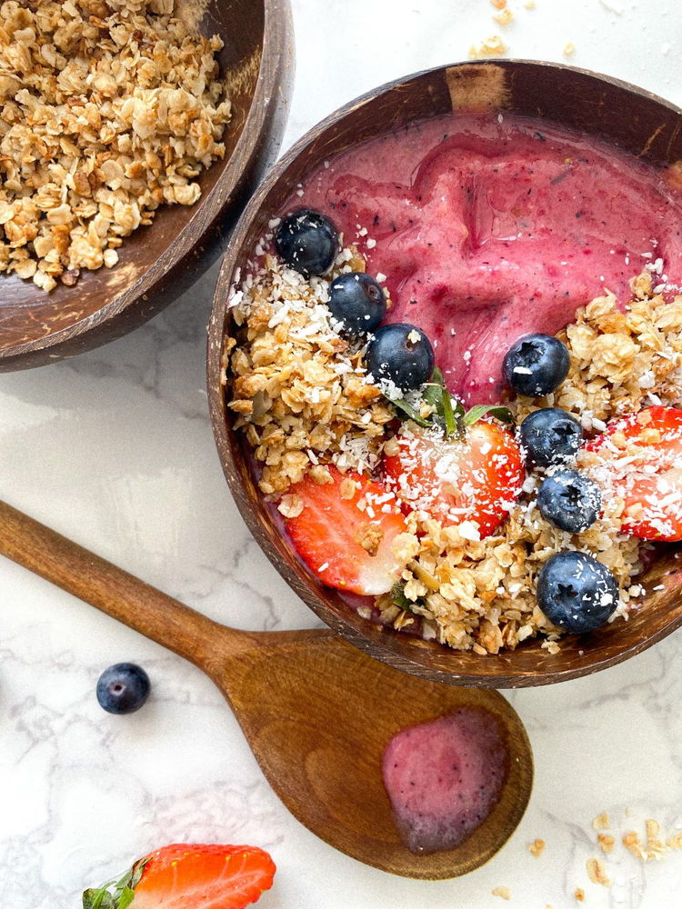 Granola Smoothie Bowl
