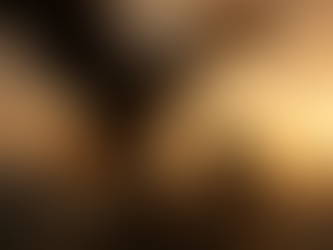 Empujando a su cría para que aprenda a volar