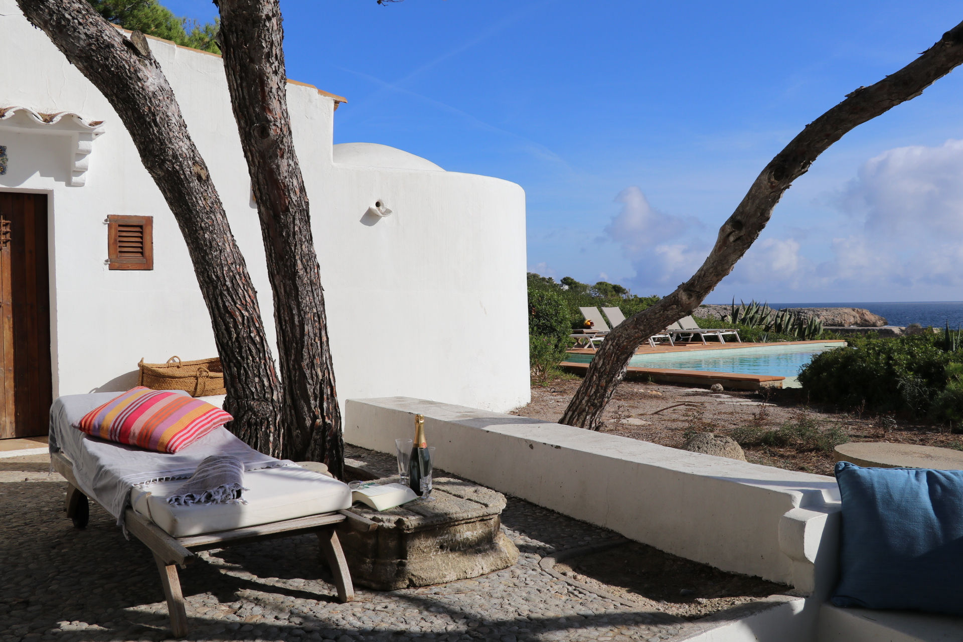 beach villa boutique vintage style for filming with permits