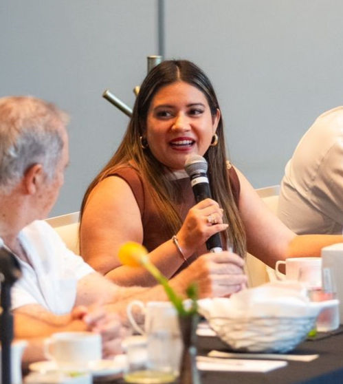 Durante su intervención, Estefanía Hernández, titular de la Secretaría de Turismo del Ayuntamiento de  Playa del Carmen. 