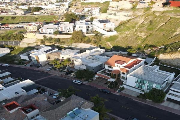 El fraccionamiento Cumbres de Juárez, una zona de alto poder adquisitivo donde residen empresarios y exfuncionarios, zona donde fue aprendido Pablo Edwin Huerta Nuño, alias El Flaquito.
