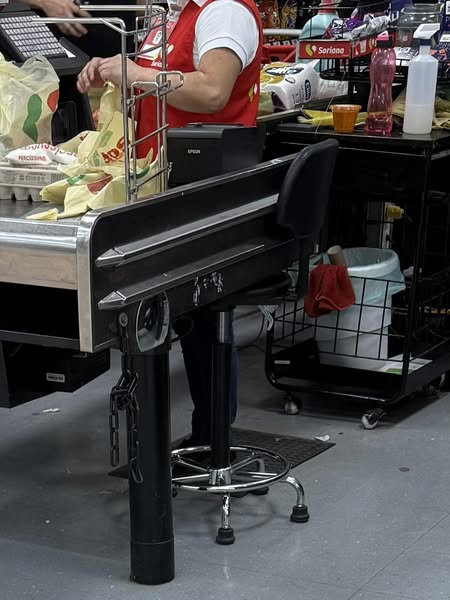 ¡La Ley Silla es una realidad! Soriana da el paso y coloca sillas para sus cajeros, garantizando un descanso digno durante sus largas jornadas. Un avance histórico en los derechos laborales.