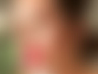 THE ART OF STROBING: HIGHLIGHTING FOR A DEWY GLOW