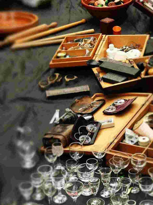 HOW STARTUPS CAN STAND OUT IN A CROWDED MARKET